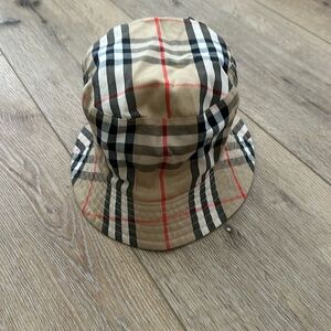 Burberry hat